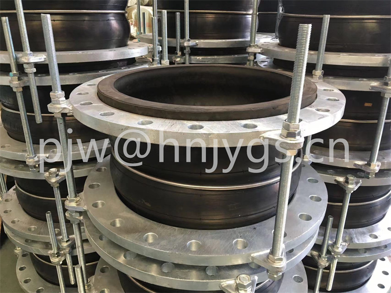 Flanged rubber expansion joint