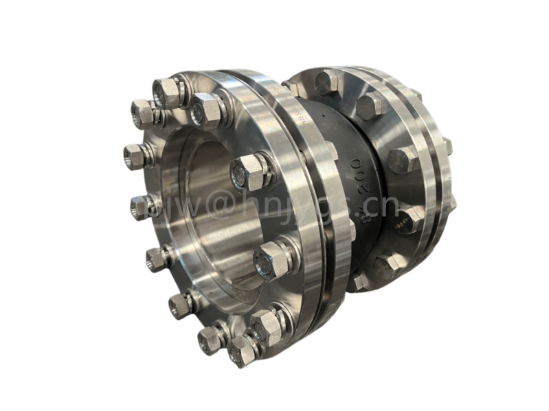 Rubber expansion joint with reverse flange